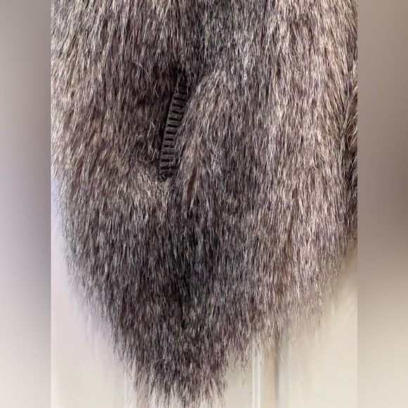 Ella Moss…NWOT…Faux Fur Vest with Pockets - Picture 2 of 4